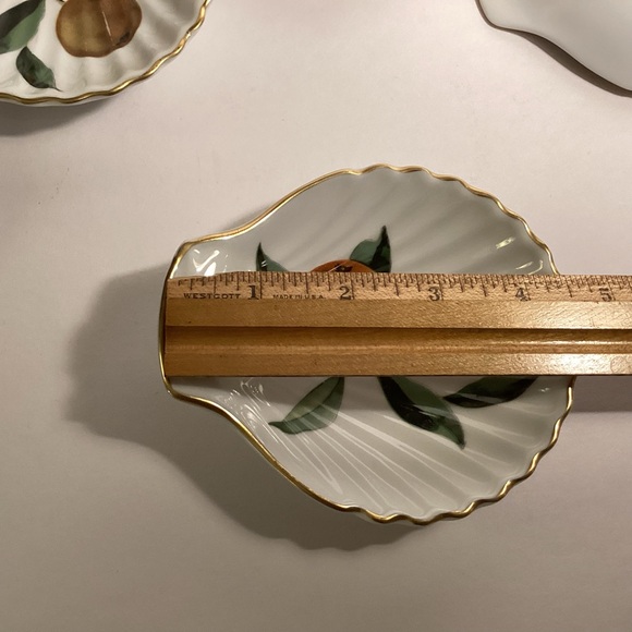 Set of 8 Royal Worcester shell shape serving dishes - Picture 9 of 9